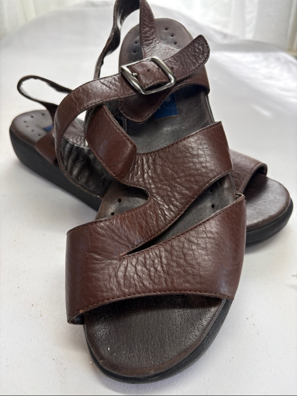 Easy Spirit Chocolate Brown Textured Leather sandal 10.5